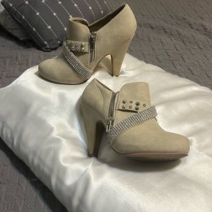 Women’s Size 9 Not Rated Diamond and Studs high heeled booties!